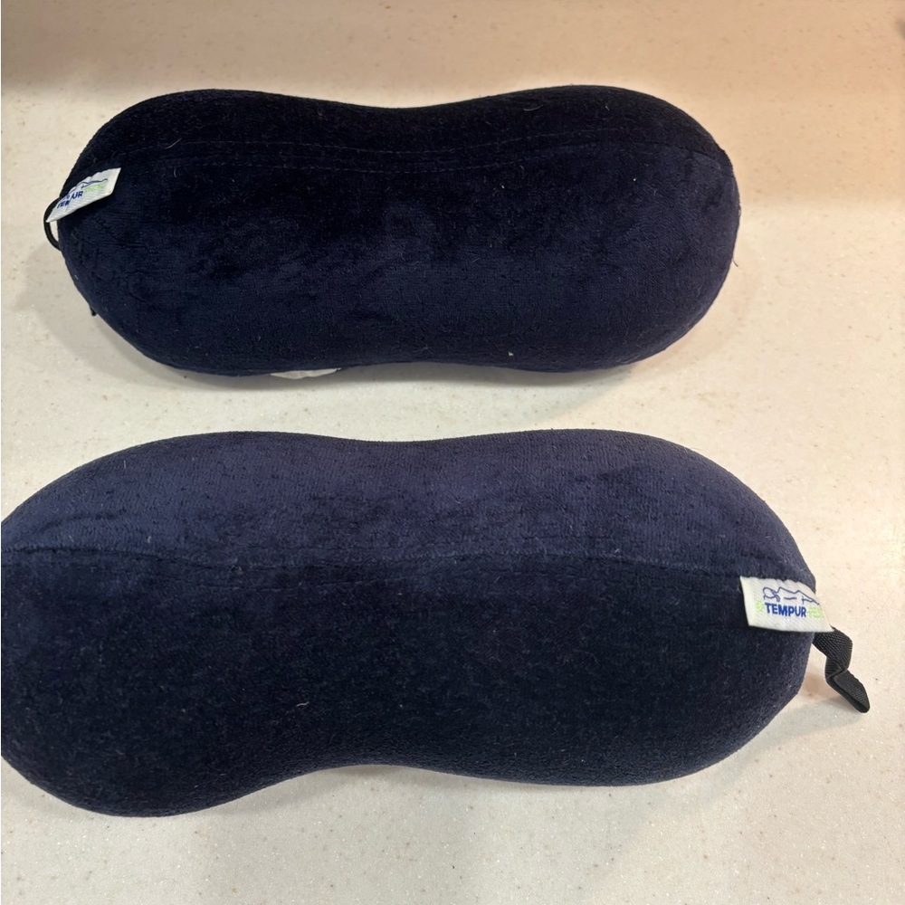 Tempur Pedic Navy Travel Pillow. - Picture 2 of 4